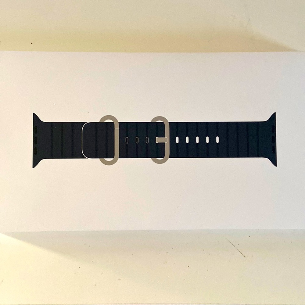 NIB Authentic Apple Watch Ocean Band 44 and 45 mm size